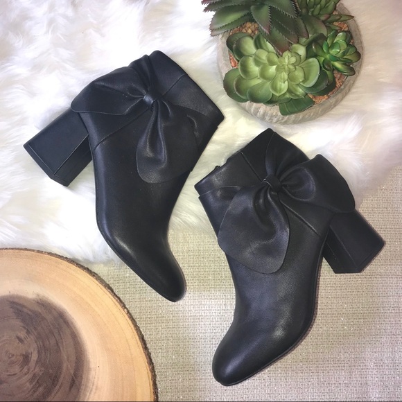 Seychelles Shoes - Seychelles 7 catwalk black leather booties bow